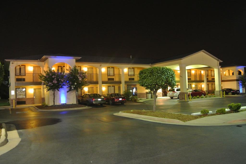 Americas Best Value Inn And Suites Литл-Рок Экстерьер фото