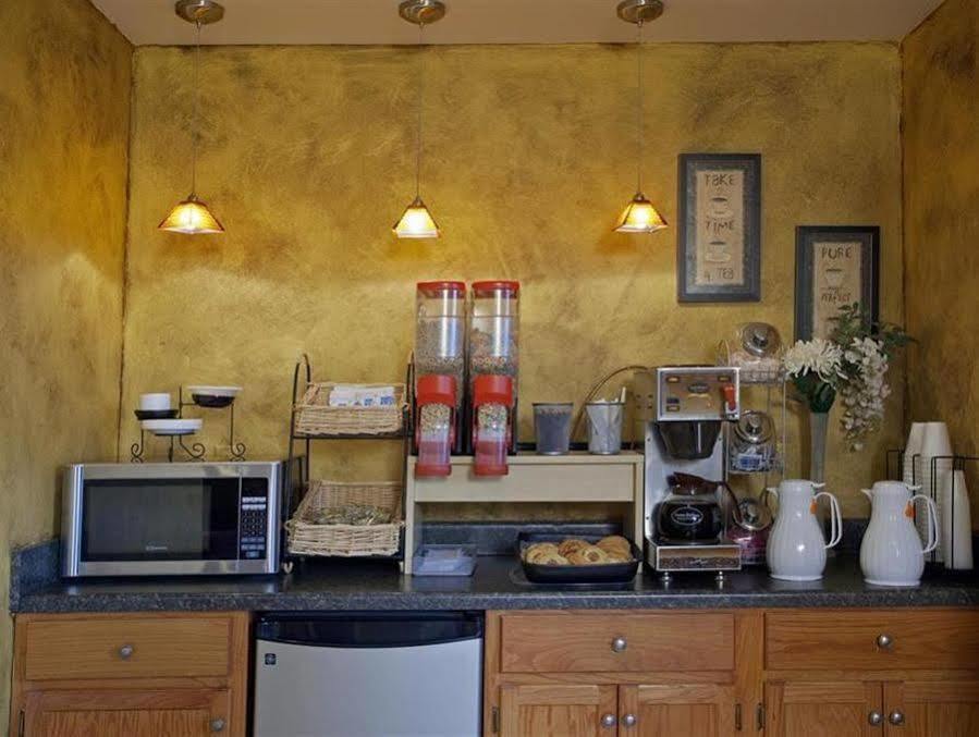 Americas Best Value Inn And Suites Литл-Рок Экстерьер фото